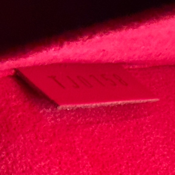 Louis Vuitton Limited Edition Felicie Pochette in Hot Pink Epi leather - Picture 16 of 17